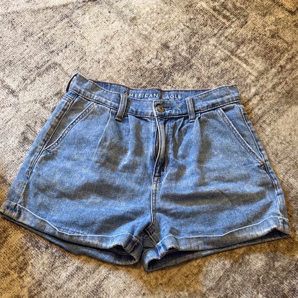 American Eagle Pleated Mom Shorts High Rise